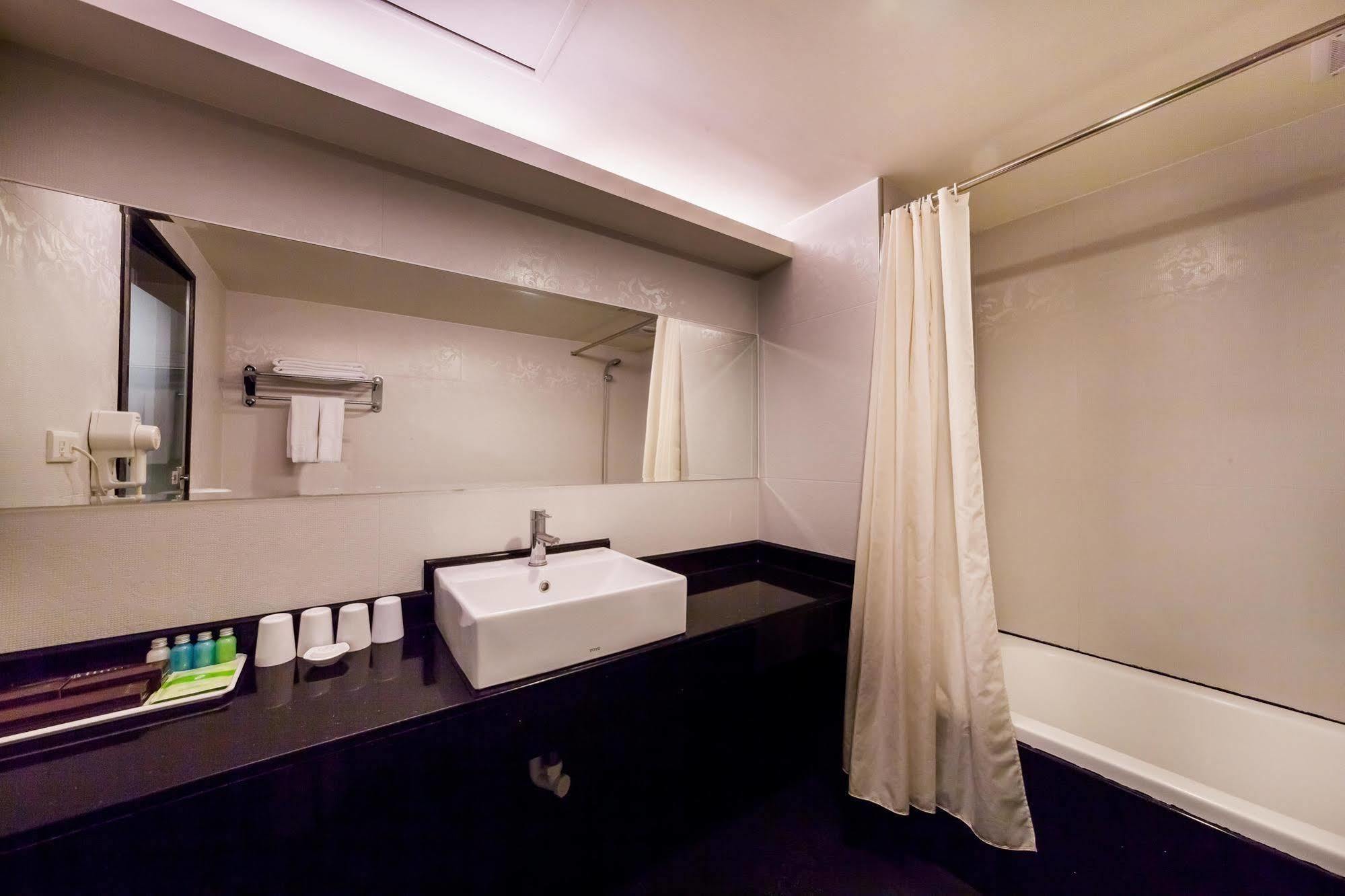 華麗大飯店ferrary Hotel Taipei Extérieur photo