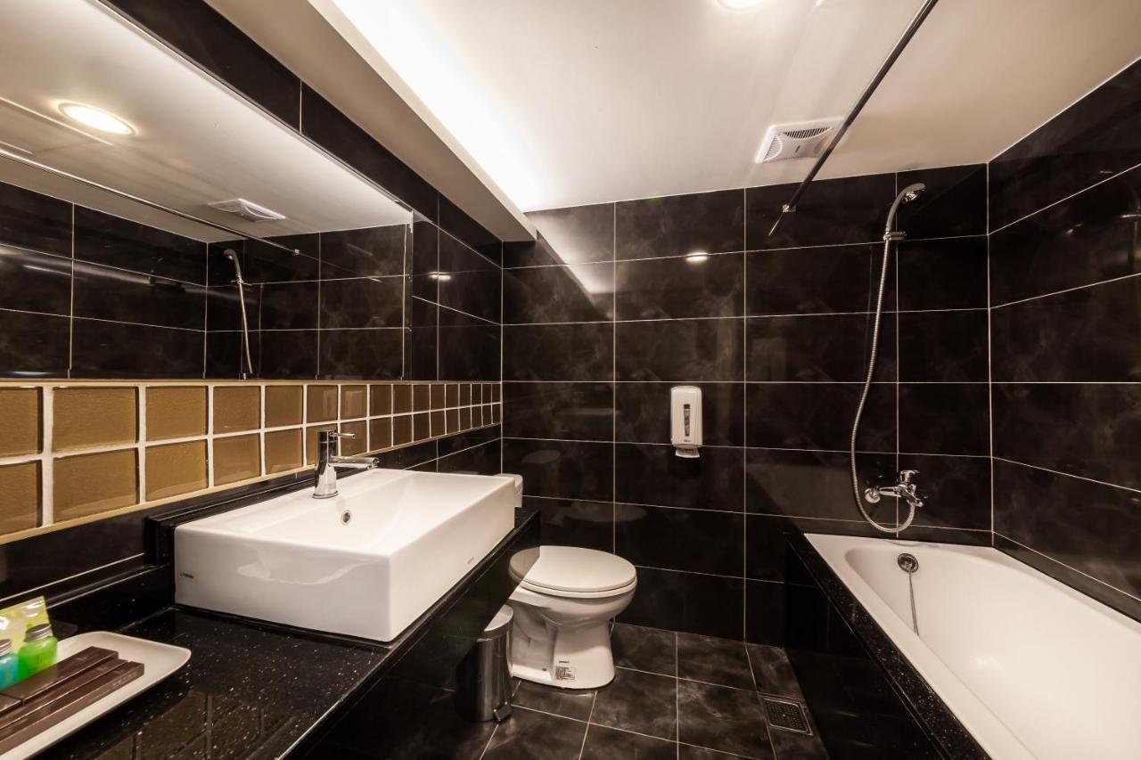 華麗大飯店ferrary Hotel Taipei Extérieur photo